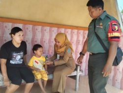 Babinsa Koramil 0810/02 Bagor Melaksanakan Pendampingan Posyandu bersama Bidan Desa Binaan