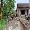 Menangkan Hati Rakyat  Babinsa Desa Kendalrejo Gotong Royong Bersama Warga