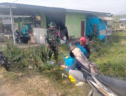 Babinsa Desa Kuncir Koramil 0810/18 Ngetos, Kodim 0810 Nganjuk, Melaksanakan Sosialisasi Penggunaan Obat Untuk Tanaman Padi Wilayah Binaannya