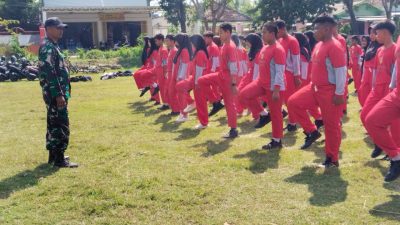 Babinsa Koramil 0810/01 Nganjuk aktif melaksanakan pelatihan PBB di Sekolah Wilayah Binaannya