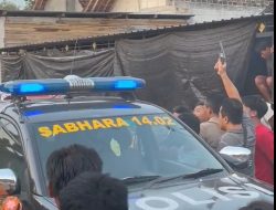 Detik-Detik Tembakan Peringatan Polisi Redakan Amuk Massa pada Terduga Curanmor di Nganjuk