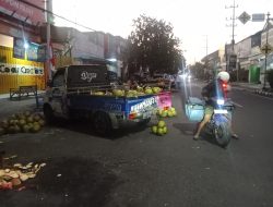 Pedagang Kelapa Muda di Kediri Mengeluh Sepinya Pembeli, Omzet Turun Drastis