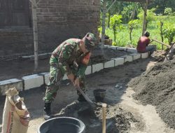 Babinsa Kertosono Bantu Warga Renovasi Rumah, Wujud Nyata Sinergitas TNI-Rakyat