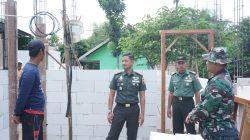 DANDIM 0810/NGANJUK TINJAU PENGERJAAN PROGRAM RTLH DI DESA NGUJUNG, GONDANG