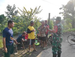 Babinsa Desa Tempuran Koramil 0810/20 Ngluyu melaks Komsos dgn warga Binaannya