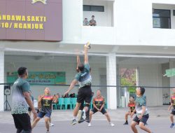 TNI dan Kejaksaan Negeri Nganjuk Gelar Pertandingan Voli Persahabatan, Perkuat Sinergi dan Soliditas Antar-Instansi