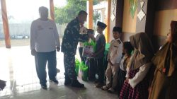 Bati Tuud Koramil 0810/15 Rejoso Hadiri Bakti Sosial Pembagian Sembako kepada Anak Yatim Dalam Rangka Memeriahkan HUT Kemerdekaan RI Ke 80 di Desa Sukorejo