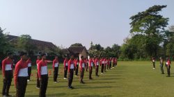  Babinsa Koramil 0810/08 Baron Latih Calon Paskibra Kecamatan Baron