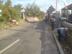 Babinsa Desa Klodan Bantu Kerja Bakti Bersama Perangkat Desa Menyambut HUT ke-80 RI