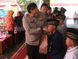 Khitanan Massal Warnai HUT RI ke-80 di Nganjuk, Ratusan Anak Ikuti dengan Antusias