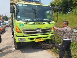 Satu Tewas, Satu Luka dalam Kecelakaan Motor vs Truk Tronton di Jombang