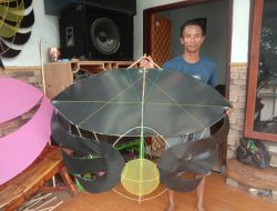Permintaan Meledak, Perajin Layangan Asal Jombang Raup Untung Musiman