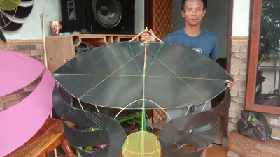 Permintaan Meledak, Perajin Layangan Asal Jombang Raup Untung Musiman