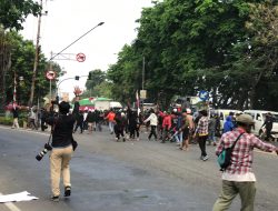 Kapolres Nganjuk Dilempari Air Kemasan dan Gedung Mapolres Kena Hujan Batu, Aksi Unjuk Rasa Memanas 