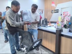 PBB Naik 350 Persen, Warga Jombang Ngamuk: Bayar Pajak Pakai Koin, Kantor Pajak Nyaris Ricuh!