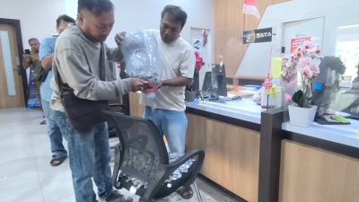 PBB Naik 350 Persen, Warga Jombang Ngamuk: Bayar Pajak Pakai Koin, Kantor Pajak Nyaris Ricuh!