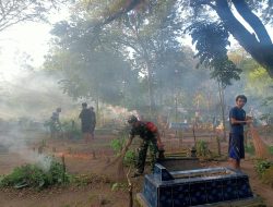 Babinsa Koramil 0810/02 Bagor Laksanakan Karya Bakti di Pemakaman Umum Desa Bagorkulon