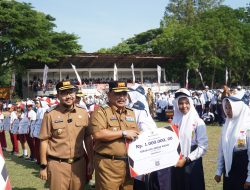 Puluhan Ribu Pelajar Beprestasi SD dan SMP di Kabupaten Nganjuk Terima Beasiswa Ratusan Hingga Jutaan Rupiah Persiswa