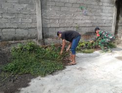Babinsa Desa Buduran Ajak Warga Giat Kerja Bakti Bersihkan Lingkungan