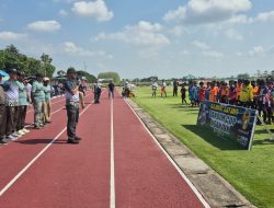 Dandim Nganjuk Buka Turnamen Sepak Bola Dandim Cup KU 2015 Untuk Meriahkan Hut TNI Ke 80 Tahun 2025 .