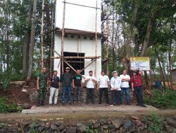 Babinsa Oro-Oro Ombo Dampingi Monitoring Pembangunan Program PAMSIMAS