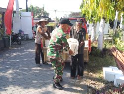 Babinsa Koramil 19/Jatikalen Bantu Warga Bangun Pondasi Rumah