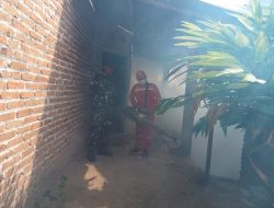 Babinsa Koramil 0810/12 Baron Dampingi Kegiatan Fogging di Desa Jambi