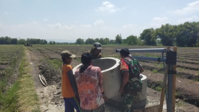 Babinsa Rejoso Bersama Petani Gotong Royong Buat Tandon Air, Dukung Ketahanan Pangan