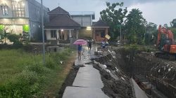 Jalan Baru di Jombang Ambles, Akses Utama Warga Terputus