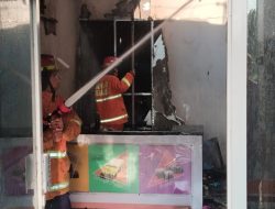 Diduga Akibat Korsleting Listrik, Toko Roti di Tanjunganom Terbakar Hebat, Kerugian Ditaksir Rp200 Juta