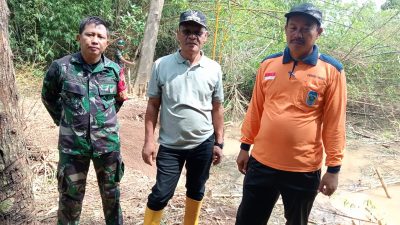 Gotong Royong Tanggap Darurat Nganjuk TNI, Polri, dan Warga Bersibaku Bersihkan Sumbatan Kali Widas