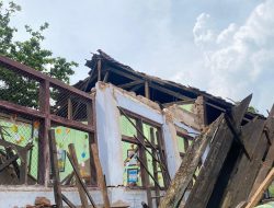 Atap Ruang Kelas SDN 2 Jatigreges Roboh, Disdik Nganjuk Janjikan Pembangunan Kembali