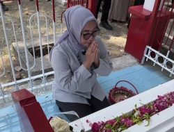 Marsinah Layak Jadi Pahlawan Nasional, Menteri PPPA Arifah Fauzi Ziarah ke Makam Pejuang Buruh di Nganjuk