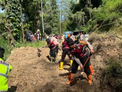 Longsor Tutup Akses Malang–Blitar, Tim Gabungan Kerahkan Alat Berat di Ngantang