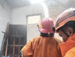 Nekat Merokok Sambil Sedot Bensin, Rumah Warga Kertosono Terbakar, Satu Orang Luka Bakar