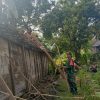 Babinsa Ngluyu Gotong Royong Bantu Warga Bangun Rumah