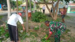 Babinsa Ajak Perangkat Desa Gelar Kerja Bakti di Lingkungan Kantor Desa Baron