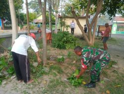 Babinsa Ajak Perangkat Desa Gelar Kerja Bakti di Lingkungan Kantor Desa Baron