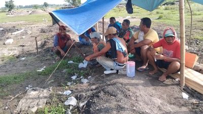 Babinsa Desa Kedungsoko Laksanakan Binter Melalui Komsos dengan Pekerja Bangunan