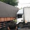 Sopir Luka-Luka, Dua Truk Ringsek di Jalan Umum Pace Nganjuk
