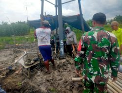 Babinsa Girirejo Dampingi Operasi Pemeliharaan Lahan (OPLAH) Pengeboran Sumur Sibel di Kelompok Tani Margo Rejo