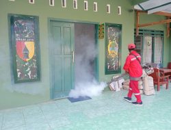 Sinergi TNI, Polri, dan Pemerintah Kecamatan Sawahan Berantas Sarang Nyamuk Cegah DBD