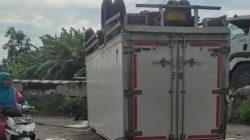 Truk Boks Terbalik di Embong Miring Jombang, Sopir Masih Misterius