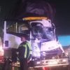 Tragis, Truk Isuzu Tabrak Truk Boks Mogok di Jombang: Satu Tewas di Tempat