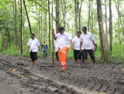 Viral Jalan Rusak Siswa SD Jatikalen Bupati Marhaen Turun ke Lokasi, Pastikan Akses Warga Segera Mulus