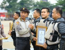 Kapolres Blitar Raih Dua Penghargaan Bergengsi di Apel Kasatwil 2025