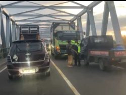 Mobil Pick-up VS Truk di Jembatan Kertosono Begini Keadaan Sopirnya