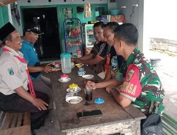 Babinsa Laksanakan Komsos dengan PPL Pertanian, Sinergi untuk Meningkatkan Hasil Pertanian Bersama Masyarakat dan tokoh Masyarakat yg lain