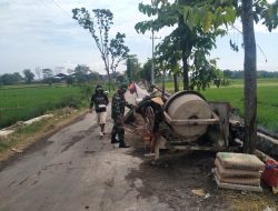 BABINSA DESA KUNCIR MELAKSANAKAN KEGIATAN BIN BHAKTI TNI BERSAMA MASYARAKAT LAKSANAKAN PEMBUATAN SALURAN AIR DI DESA KUNCIR