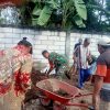 Babinsa Bantu Warga Gotong Royong Pembersihan Lingkungan